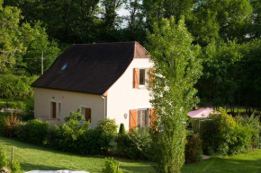 Гостиница Gîte le Noyer - l'Ancien Vignoble  Сен-Жульен-Де-Лампон